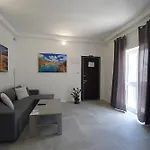Appartement Flora Flats 1st, 2nd And 3rd Floor Appartments No Lift *