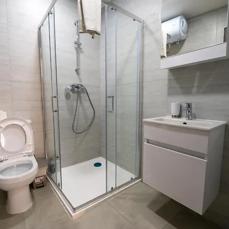 Flora Flats 1st, 2nd And 3rd Floor Appartments No Lift * Сент-Полс-Бей