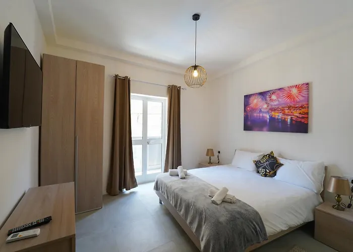 Flora Flats 1st, 2nd And 3rd Floor Appartments No Lift 公寓 *