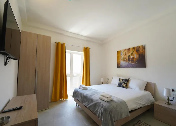 Flora Flats 1st, 2nd And 3rd Floor Appartments No Lift * 圣保罗湾城